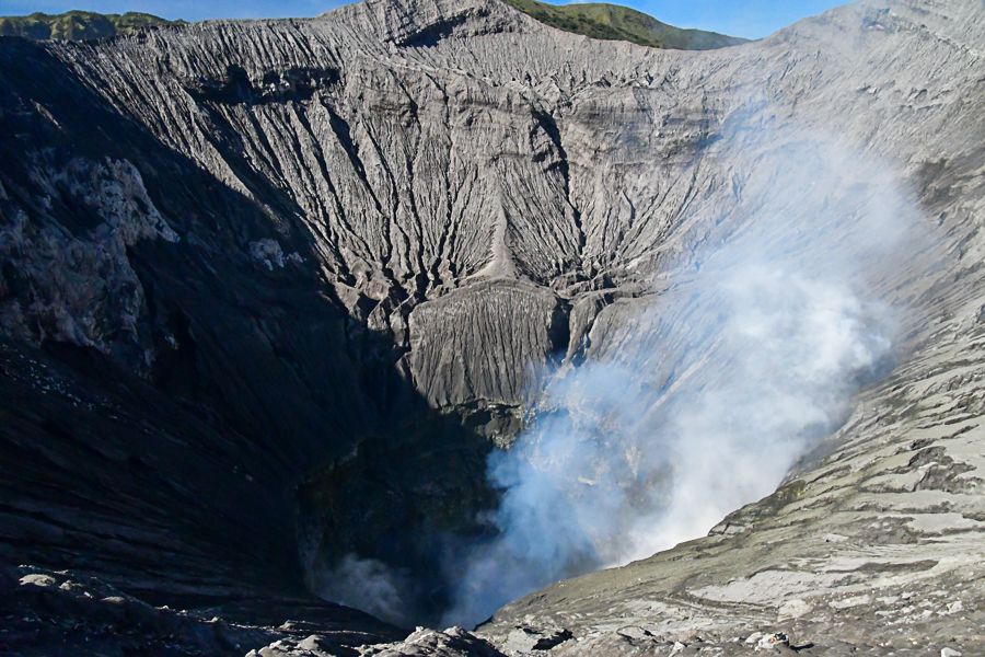 Rokende krater van vulkaan Bromo