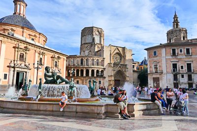 Valencia – Plaza de la Virgen Valencia - Plaza de la Virgen